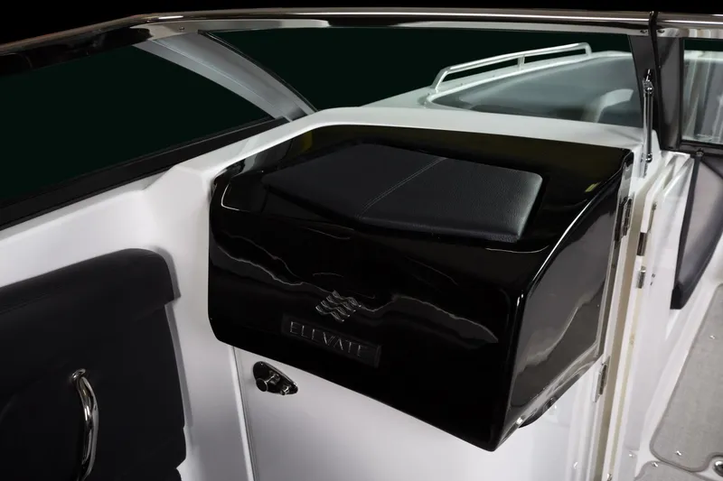 Slide: The Image of Four Winns HD8 2026 - 5358421