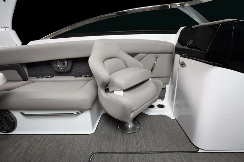 Slide: The Image of Four Winns HD8 2026 - 5358431