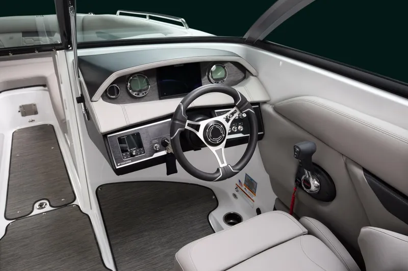 Slide: The Image of Four Winns HD8 2026 - 5358441