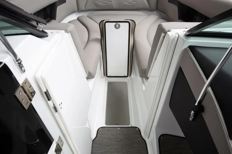 Slide: The Image of Four Winns HD8 2026 - 5358436