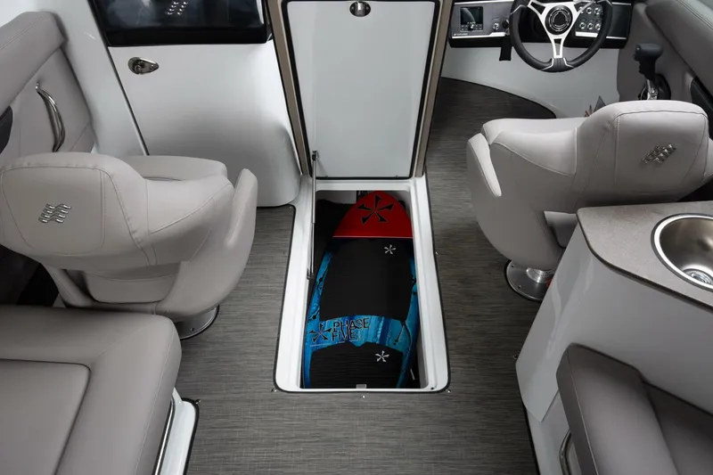 Slide: The Image of Four Winns HD8 2026 - 5358443