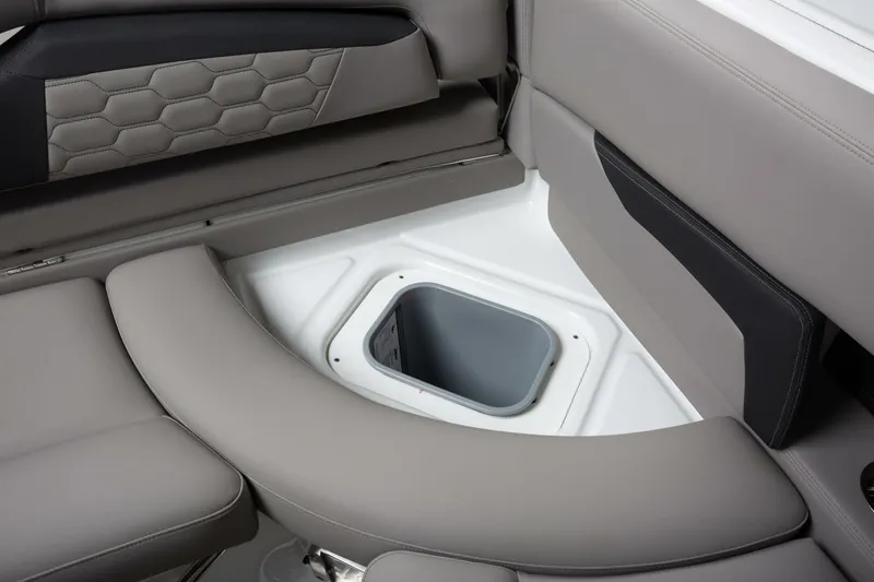 Slide: The Image of Four Winns HD8 2026 - 5358455