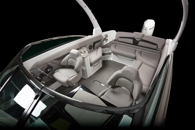 Slide: The Image of Four Winns HD8 2026 - 5358453