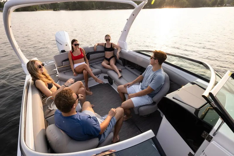 Slide: The Image of Four Winns HD8 2026 - 5358449