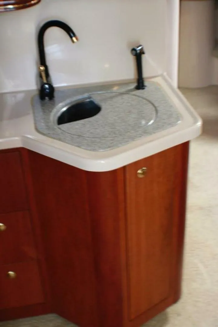 Slide: The Image of Cruisers 3672 Express 2002 - 5379825