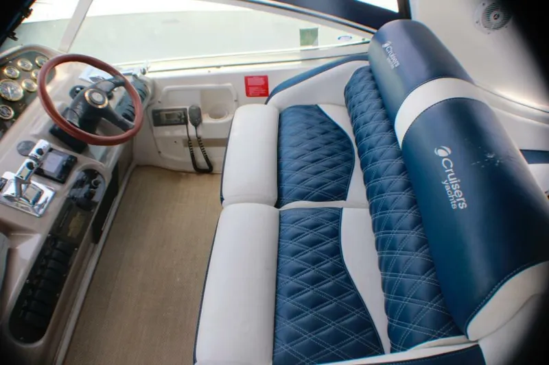 Slide: The Image of Cruisers 3672 Express 2002 - 5381093