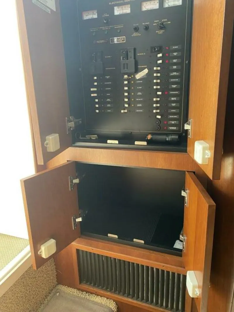 Slide: The Image of Cruisers Yachts 3672 Express 2002 - 5360113