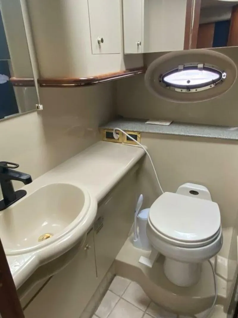 Slide: The Image of Cruisers Yachts 3672 Express 2002 - 5360115