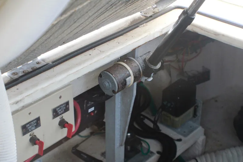 Slide: The Image of Cruisers Yachts 3672 Express 2002 - 5381096