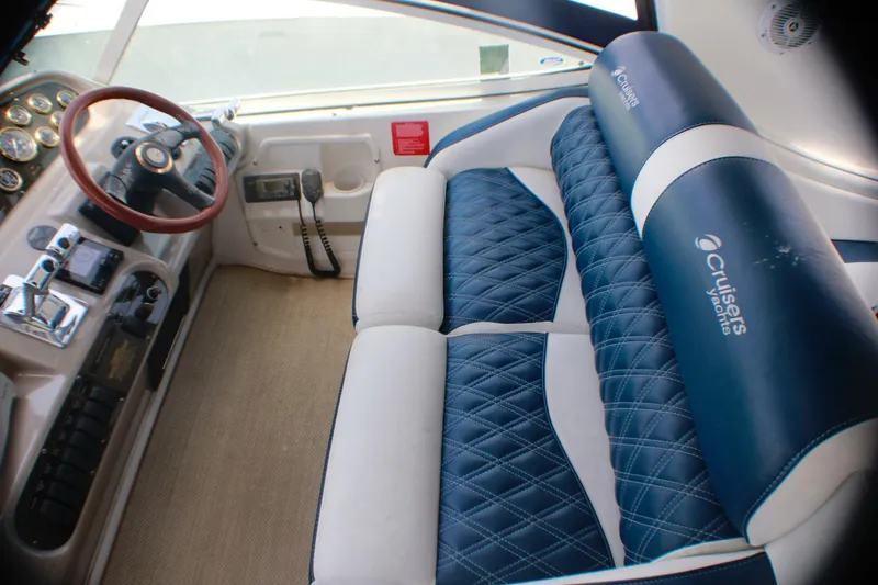 Slide: The Image of Cruisers Yachts 3672 Express 2002 - 5397458