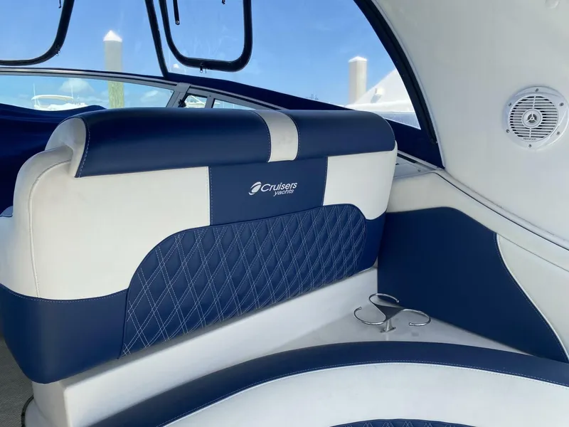 Slide: The Image of Cruisers Yachts 3672 Express 2002 - 5360124