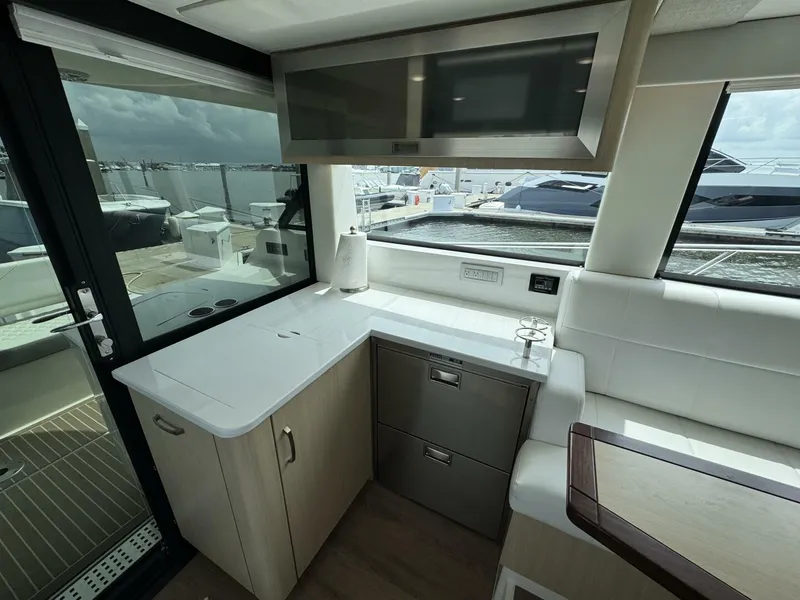 Slide: The Image of Regal 38 XO 2024 - 5359980