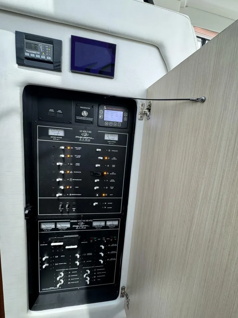 Slide: The Image of Regal 38 XO 2024 - 5360006