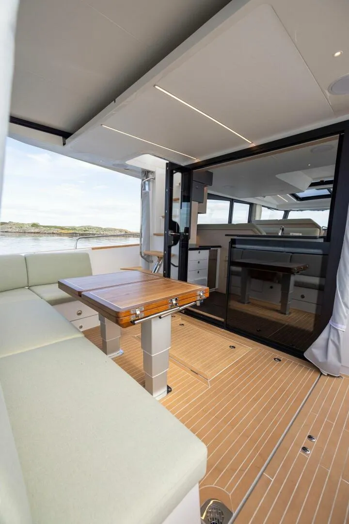 Slide: The Image of Nimbus 495 Flybridge 2025 - 5361560