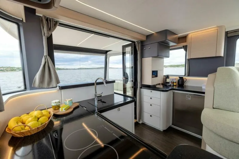 Slide: The Image of Nimbus 495 Flybridge 2025 - 5361677