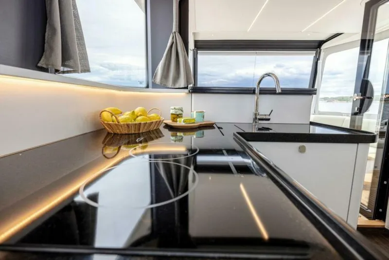 Slide: The Image of Nimbus 495 Flybridge 2025 - 5361678