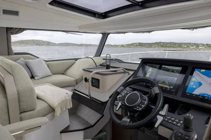 Slide: The Image of Nimbus 495 Flybridge 2027 - 5560459