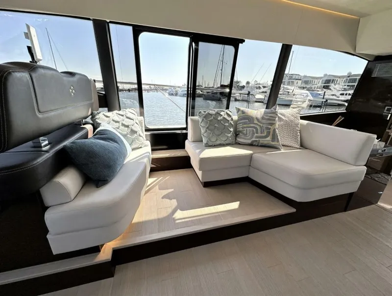 Slide: The Image of Prestige 59 Fly 2022 - 5362043
