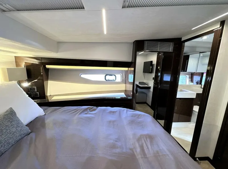 Slide: The Image of Prestige 59 Fly 2022 - 5362071