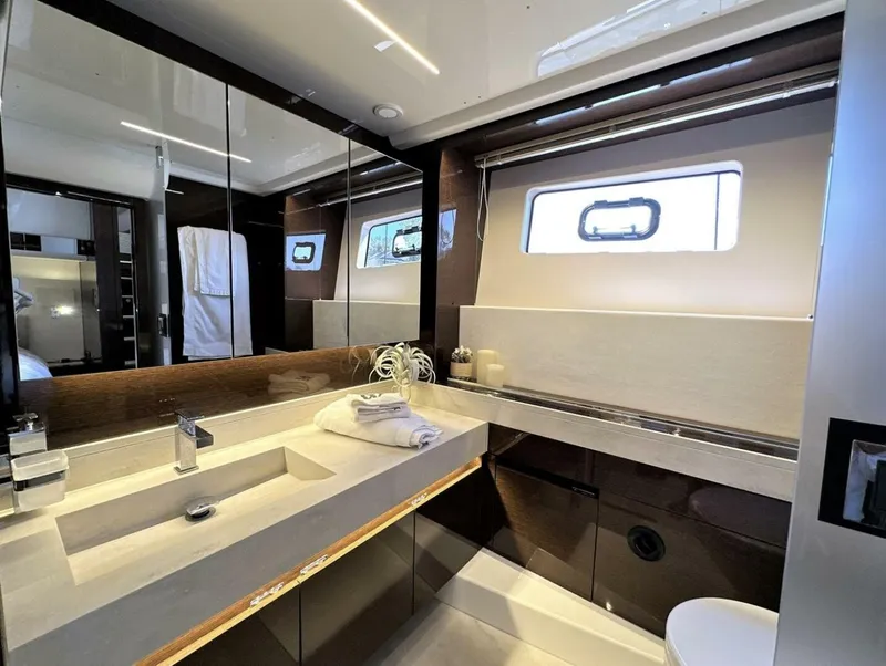 Slide: The Image of Prestige 59 Fly 2022 - 5362076