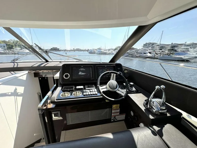 Slide: The Image of Prestige 59 Fly 2022 - 5362080
