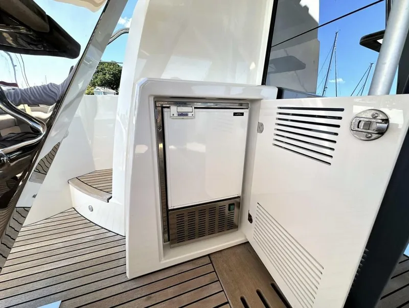 Slide: The Image of Prestige 59 Fly 2022 - 5362086