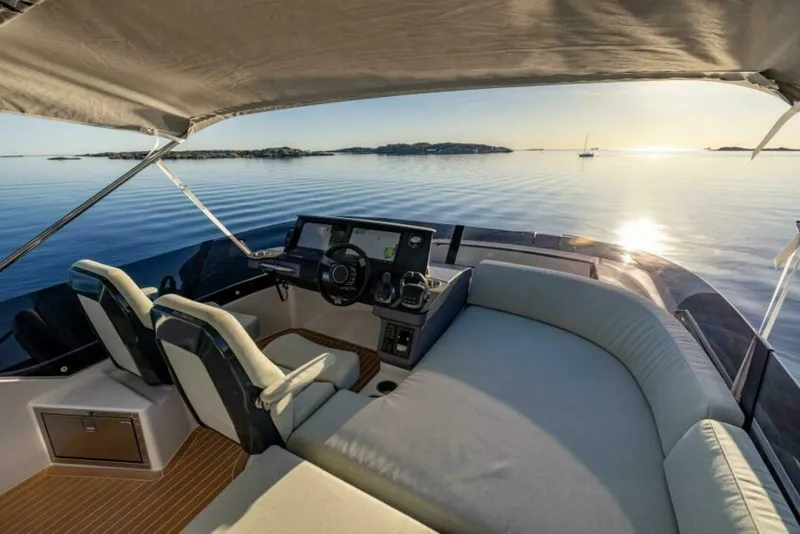 Slide: The Image of Nimbus 495 Flybridge 2025 - 5362636