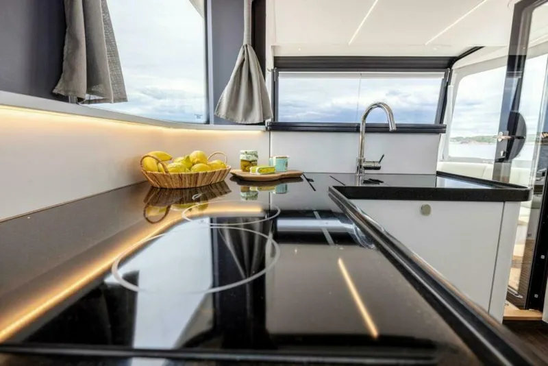 Slide: The Image of Nimbus 495 Flybridge 2025 - 5362628