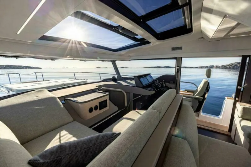 Slide: The Image of Nimbus 495 Flybridge 2025 - 5362656