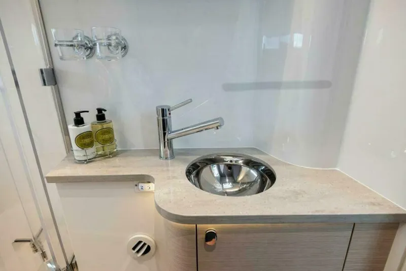 Slide: The Image of Nimbus 495 Flybridge 2025 - 5362659