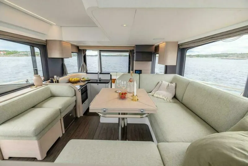 Slide: The Image of Nimbus 495 Flybridge 2025 - 5362653