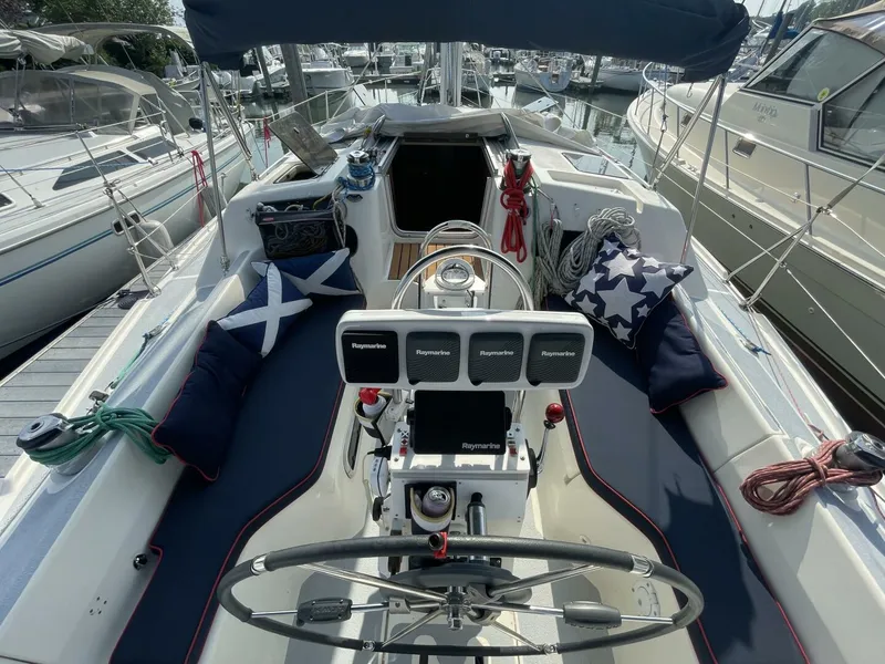 Slide: The Image of Hunter 36 Vision 1991 - 5475546