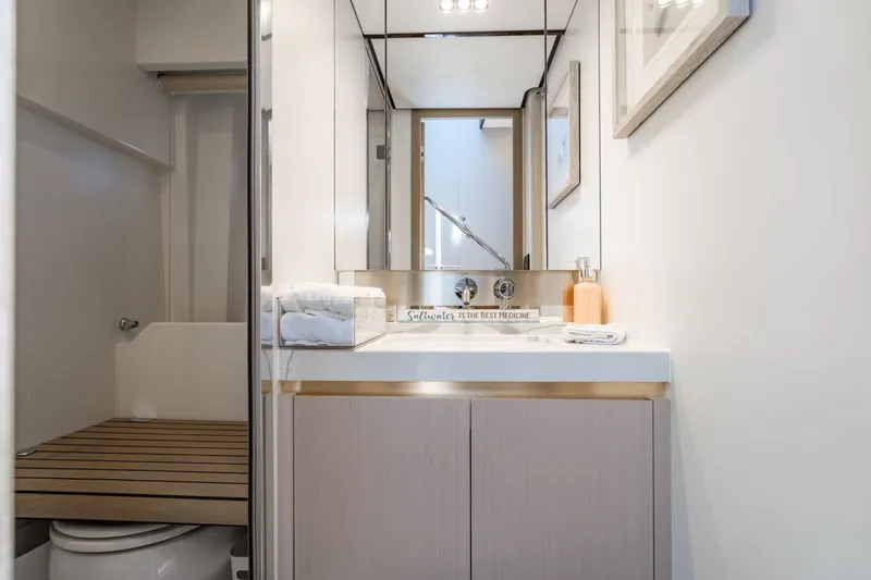 Slide: The Image of Azimut 60 FLY 2024 - 5420350