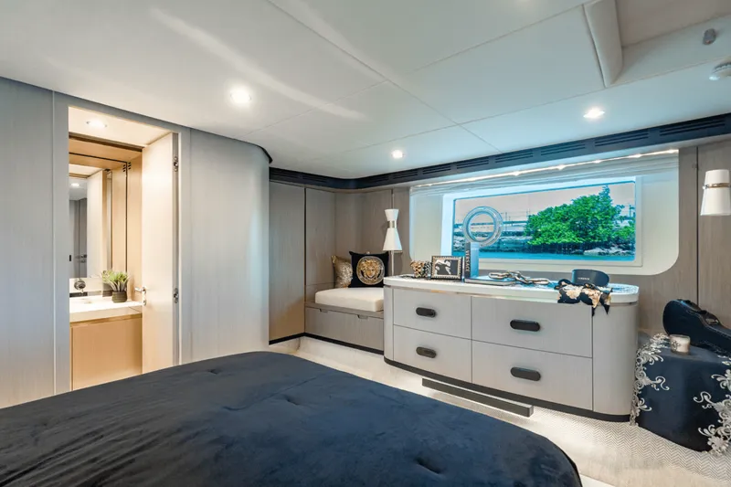 Slide: The Image of Azimut 60 FLY 2024 - 5420354