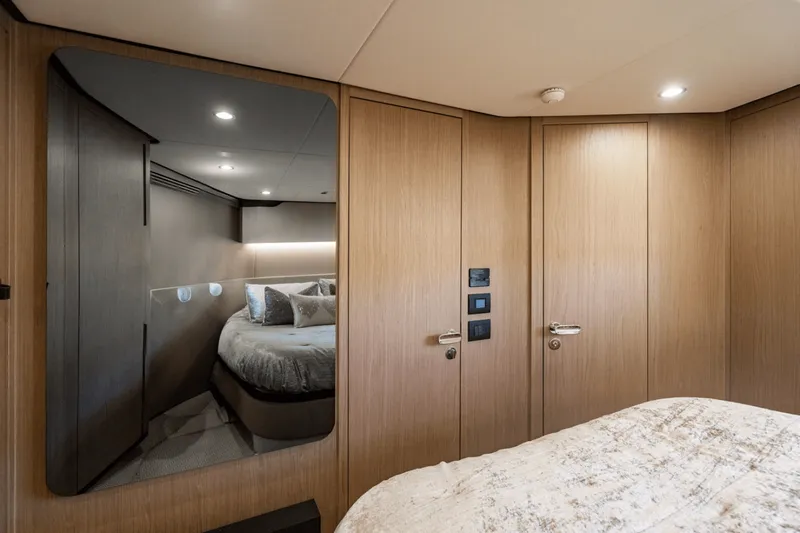 Slide: The Image of Azimut 60 FLY 2024 - 5420362