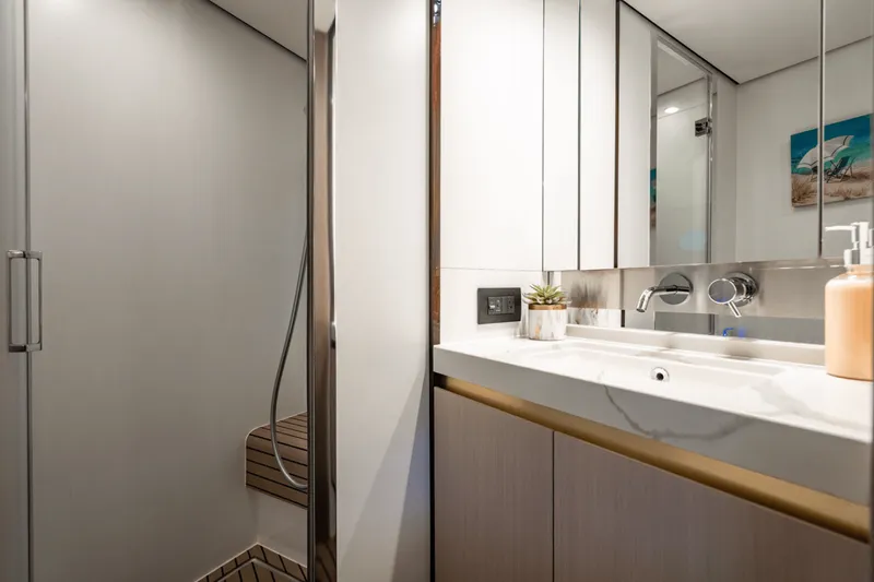 Slide: The Image of Azimut 60 FLY 2024 - 5420363