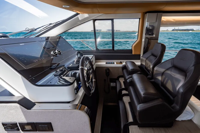 Slide: The Image of Azimut 60 FLY 2024 - 5420373