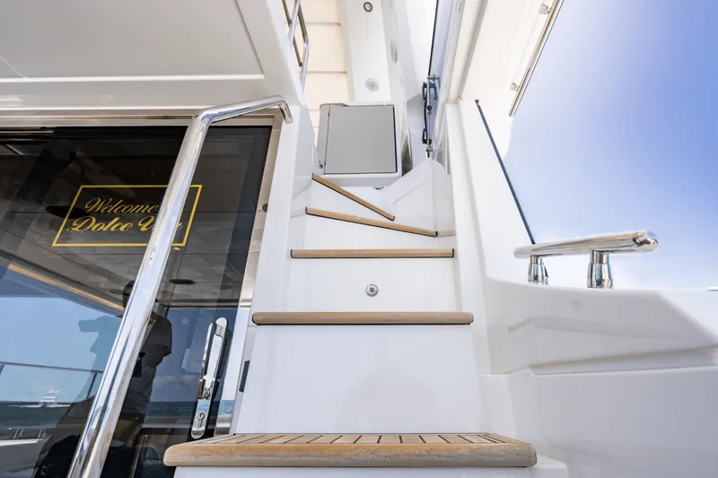 Slide: The Image of Azimut 60 FLY 2024 - 5420384