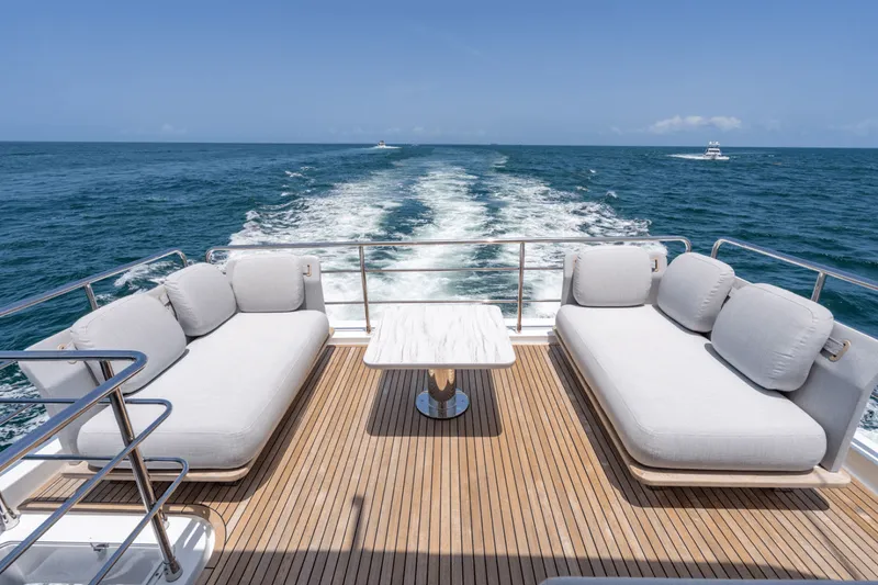 Slide: The Image of Azimut 60 FLY 2024 - 5420385