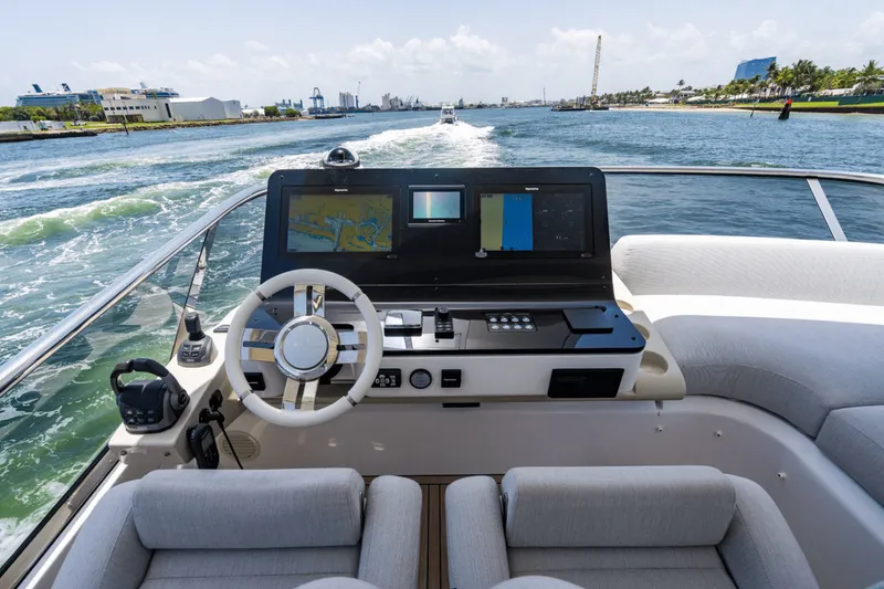 Slide: The Image of Azimut 60 FLY 2024 - 5420396