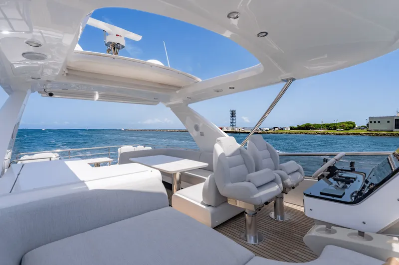 Slide: The Image of Azimut 60 FLY 2024 - 5420398