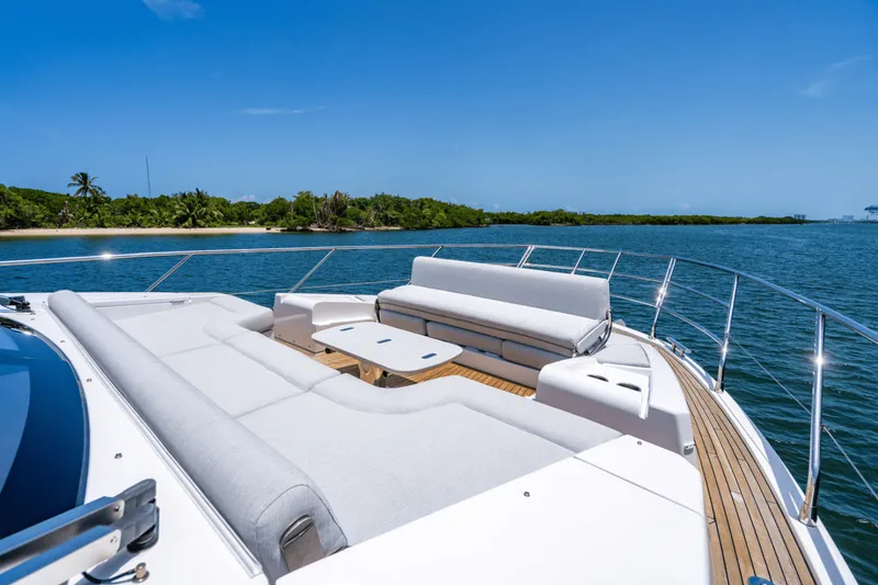 Slide: The Image of Azimut 60 FLY 2024 - 5420400