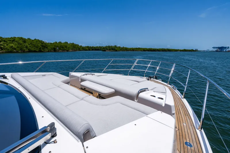 Slide: The Image of Azimut 60 FLY 2024 - 5420402