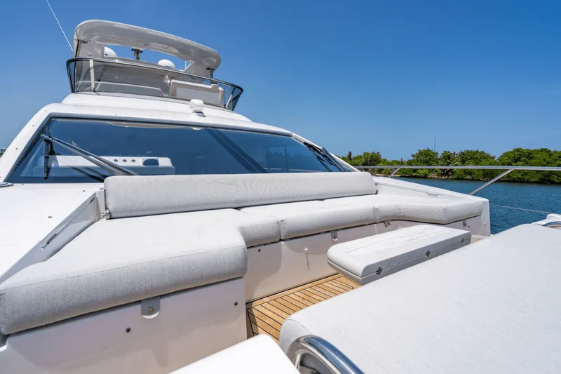 Slide: The Image of Azimut 60 FLY 2024 - 5420405