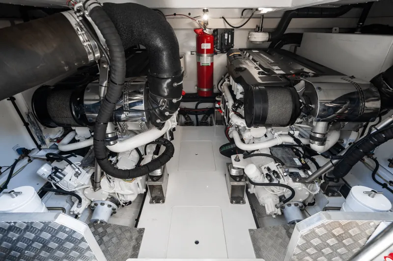 Slide: The Image of Azimut 60 FLY 2024 - 5420408