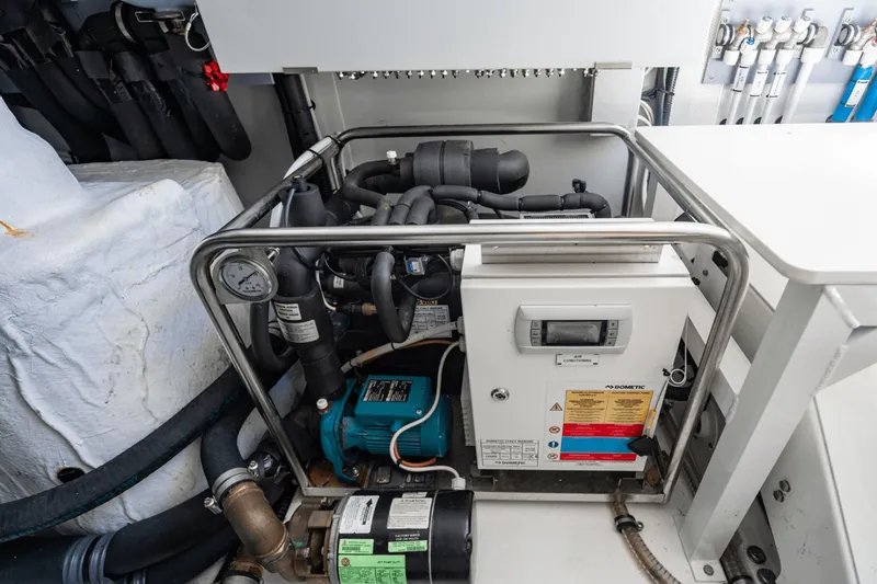 Slide: The Image of Azimut 60 FLY 2024 - 5420412