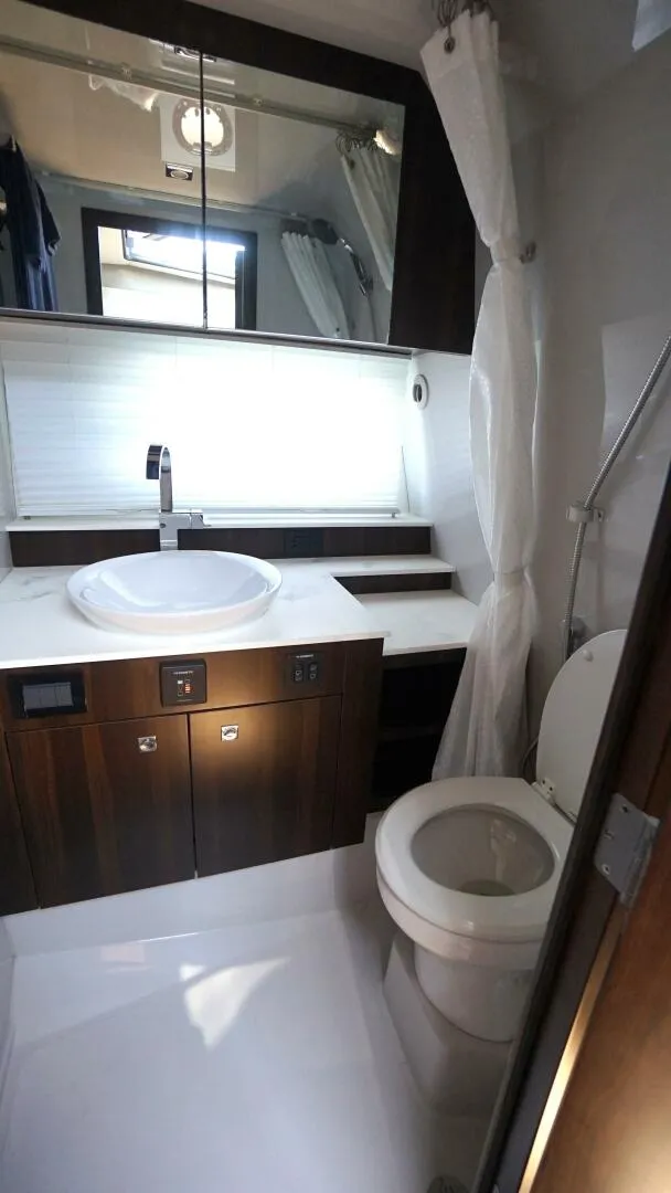 Slide: The Image of Cruisers Yachts 42 GLS OB 2023 - 5363304