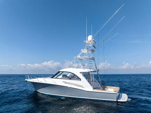 Slide: The Image of Hatteras 45 2016 - 100