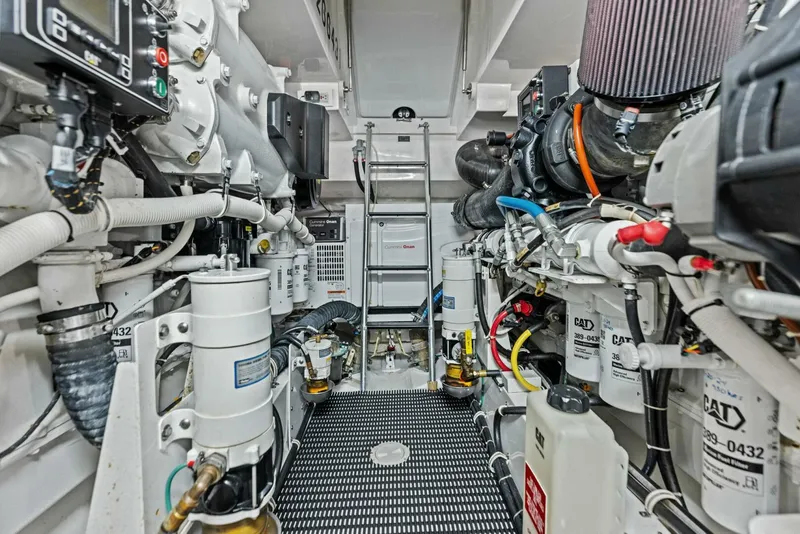 Slide: The Image of Hatteras 45 2016 - 5364325