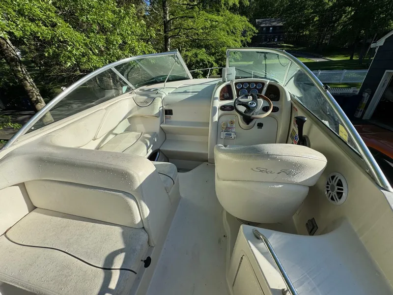 Slide: The Image of Sea Ray 240 Sundancer 2004 - 5364450